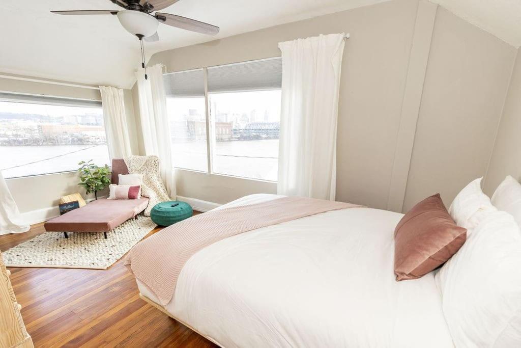 Cozy Riverfront Bungalow With Stunning Views Covington Eksteriør billede