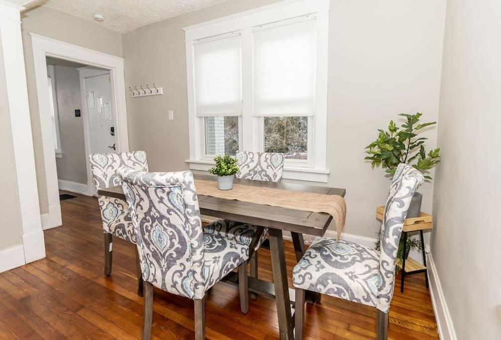 Cozy Riverfront Bungalow With Stunning Views Covington Eksteriør billede