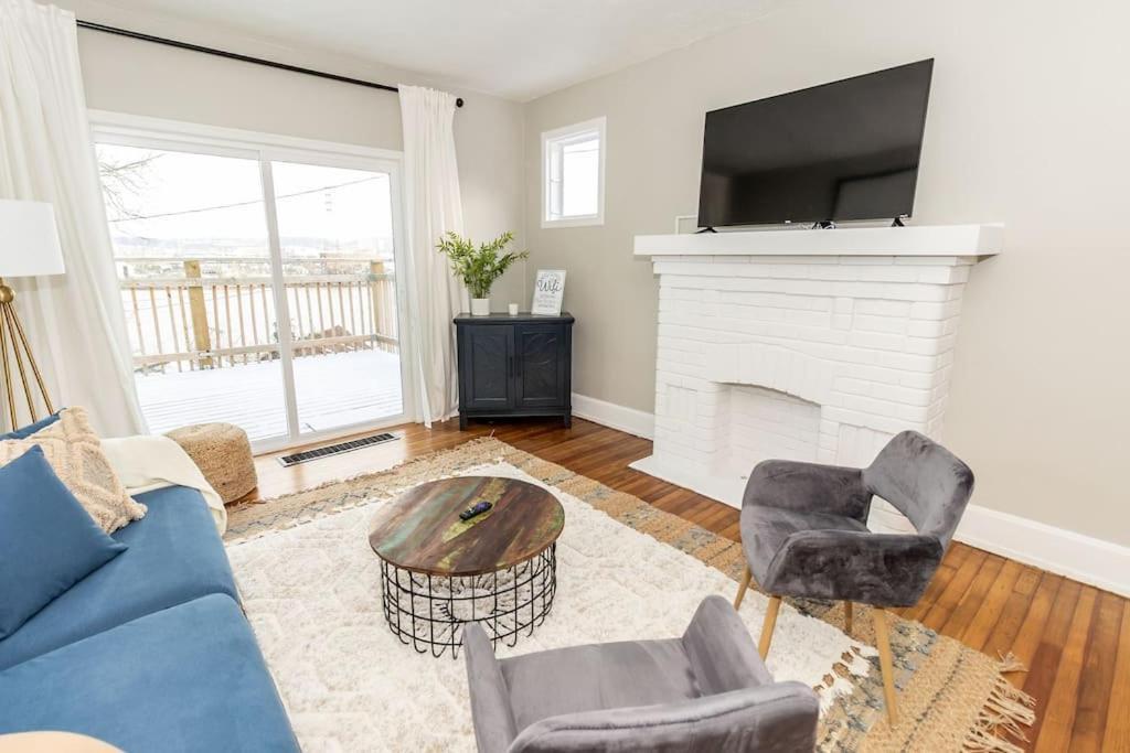 Cozy Riverfront Bungalow With Stunning Views Covington Eksteriør billede