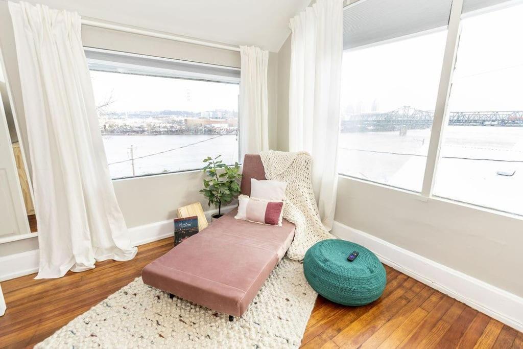 Cozy Riverfront Bungalow With Stunning Views Covington Eksteriør billede